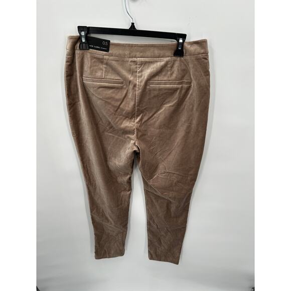 CHICO'S Black Label Velveteen Skinny Leg Pants in Taos Taupe // .5 US 6 - Picture 7 of 13